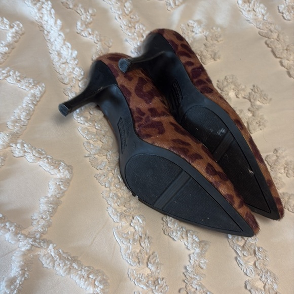 Leopard calf, skin heels by comfort plus size 8 - Picture 3 of 4